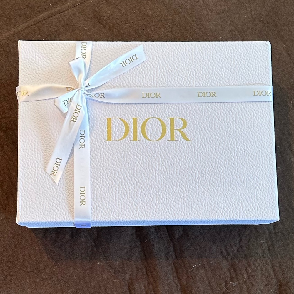 White pebble Dior Box with Ribbon
